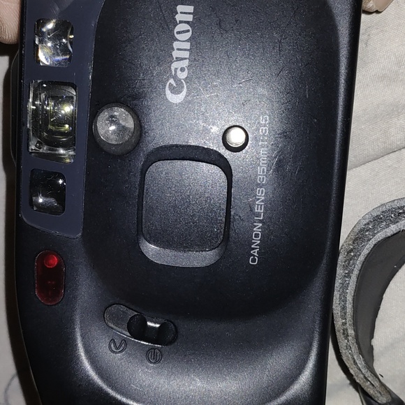 Vintage Canon camera and Canon bag with brush cleaner - Picture 5 of 13